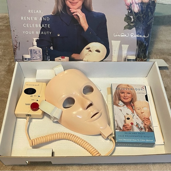 Vintage 1999 Rejuvenique System Linda Evans Facial Toning Kit/ Mask & VHS Works - Picture 12 of 12